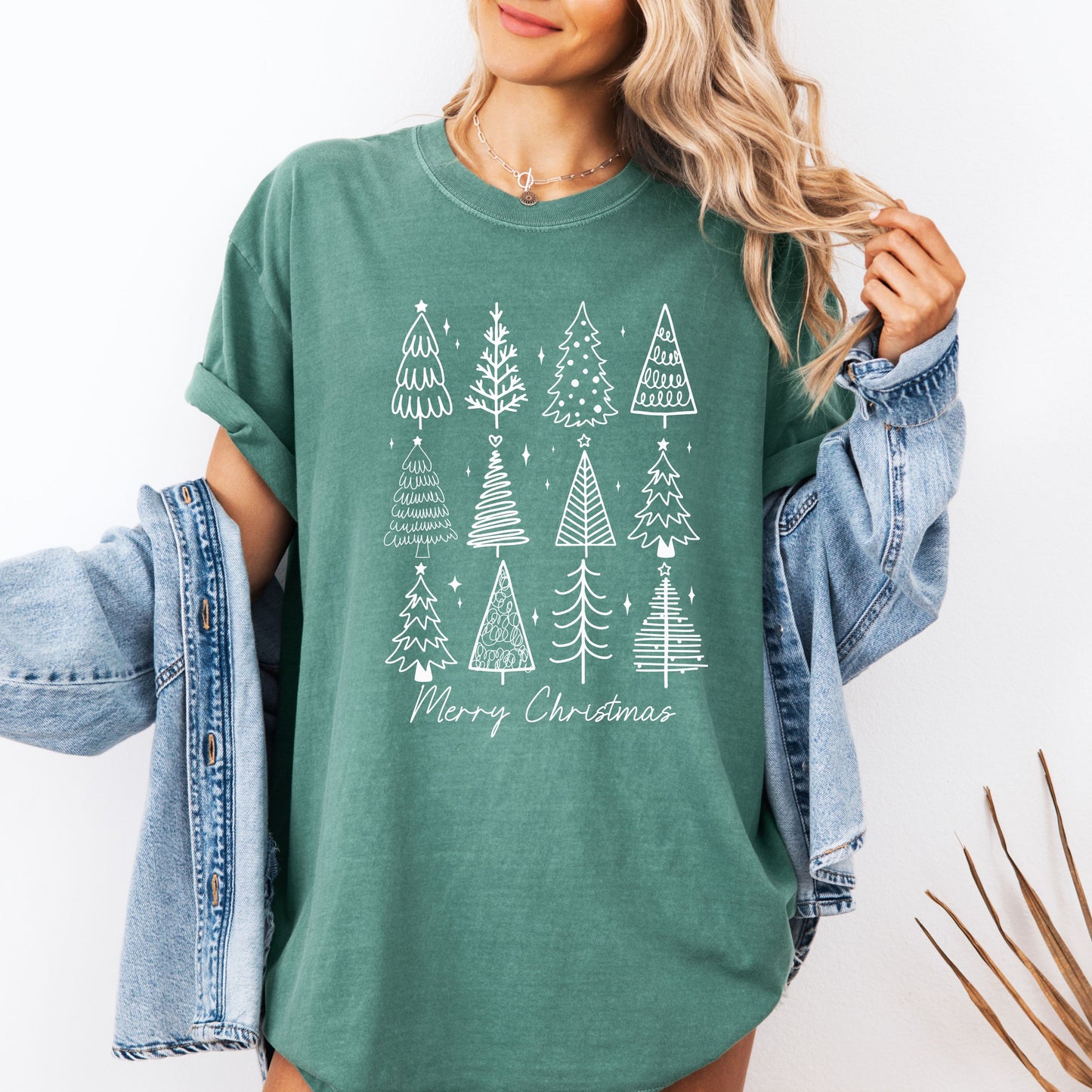 Retro Christmas Tree Shirt, Holiday Tree Shirt, Comfort Colors Christmas Tree T-Shirt, Minimalist Christmas Graphic Tee,Cute Christmas Shirt