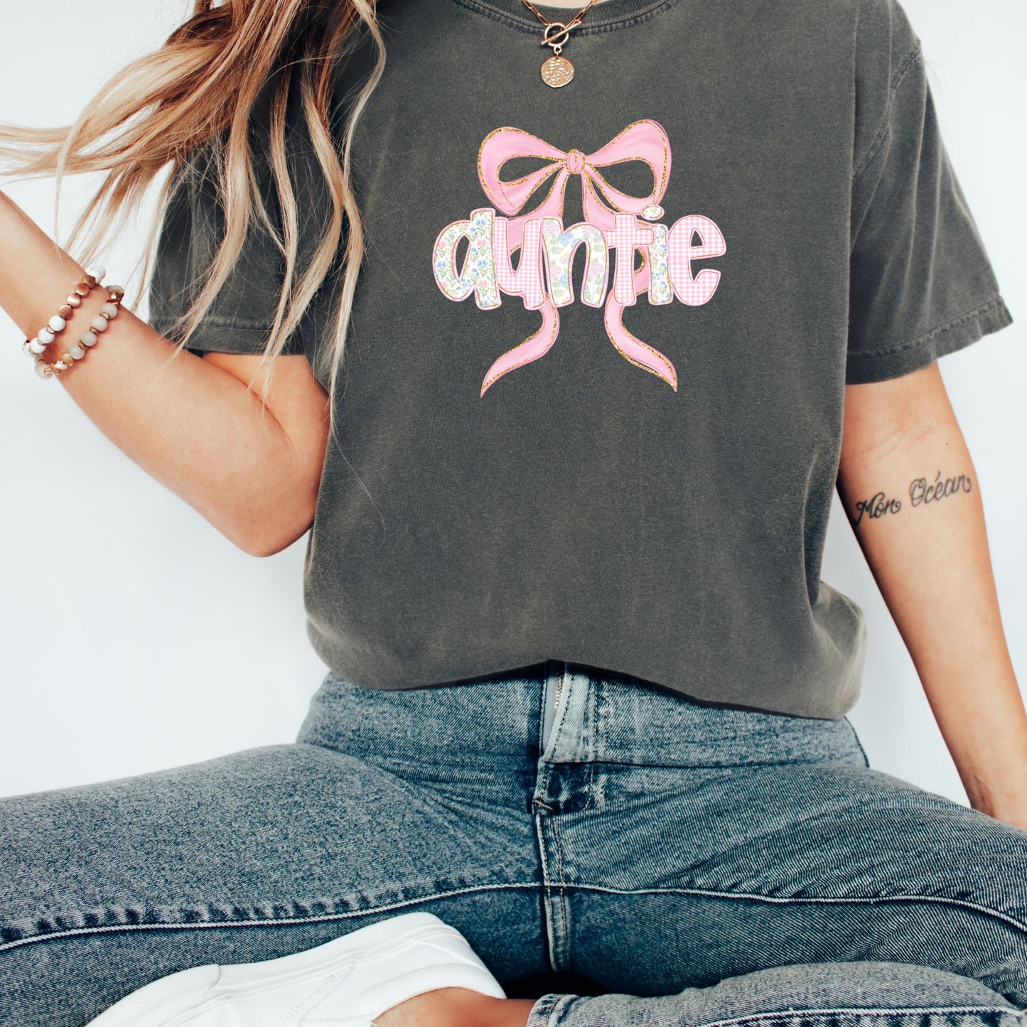 Coquette Bow Auntie Shirt, Floral Gingham Aunt Tee, Cute Pink Bow Graphic Tee, Aunt Gift Shirt, Vintage Style Top