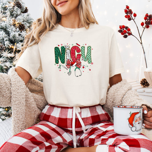 Comfort Colors® Nurse Christmas Shirt, Retro Checkered RN CNA NICU Tee, Cute Santa Hat Nursing Holiday Top, Gift for Nurse, Groovy Xmas